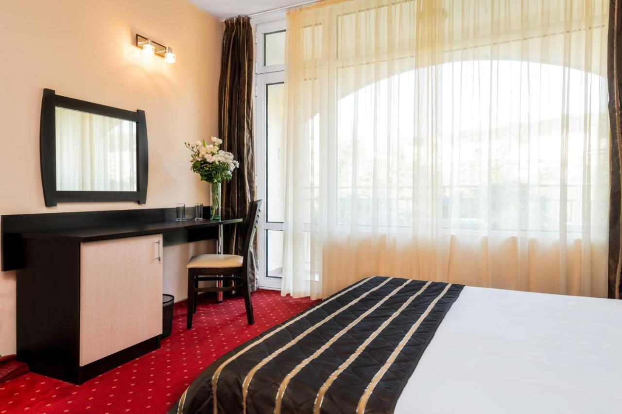 Elpida Hotel โกลเดน แซนส์ ภายนอก รูปภาพ
