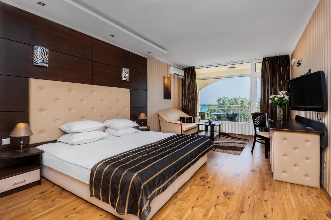 Elpida Hotel โกลเดน แซนส์ ภายนอก รูปภาพ