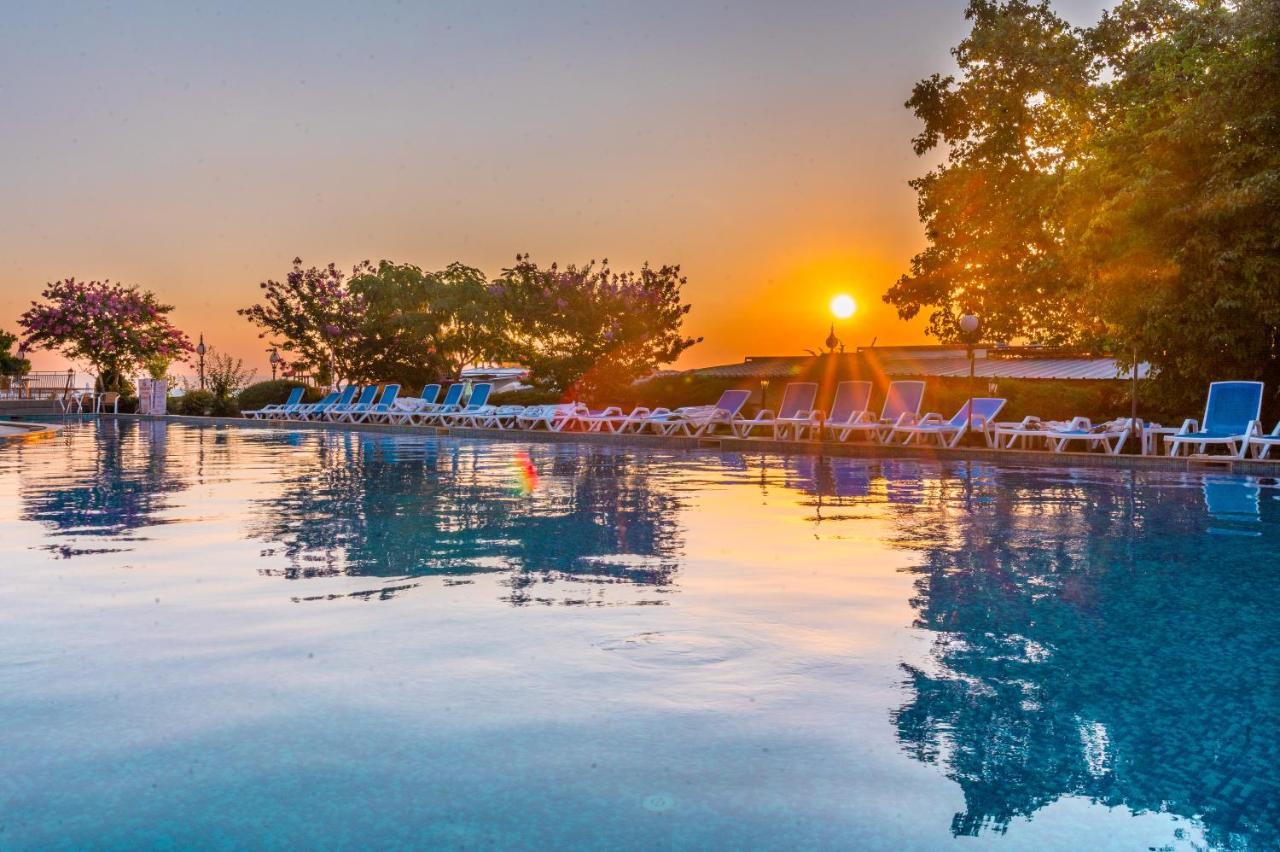 Elpida Hotel โกลเดน แซนส์ ภายนอก รูปภาพ
