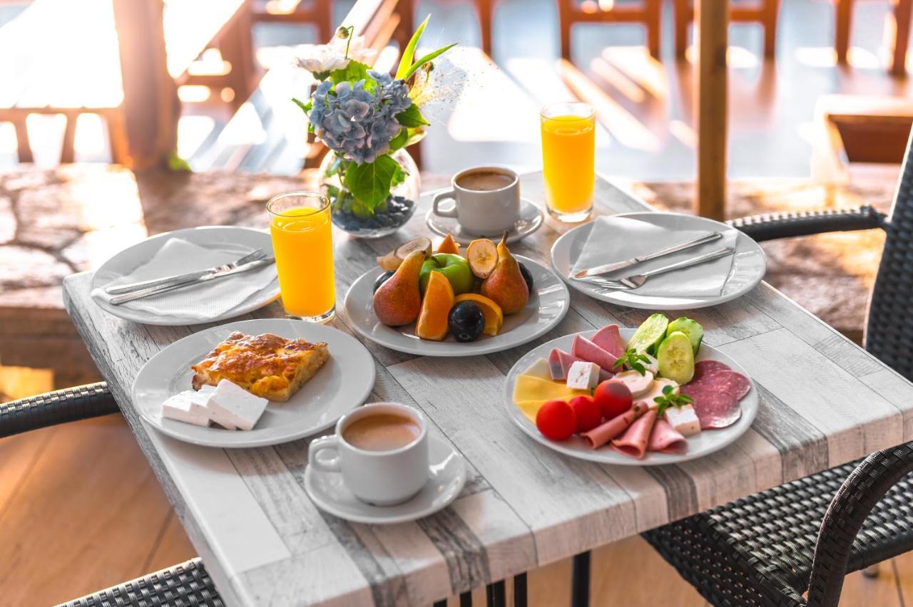 Elpida Hotel โกลเดน แซนส์ ภายนอก รูปภาพ