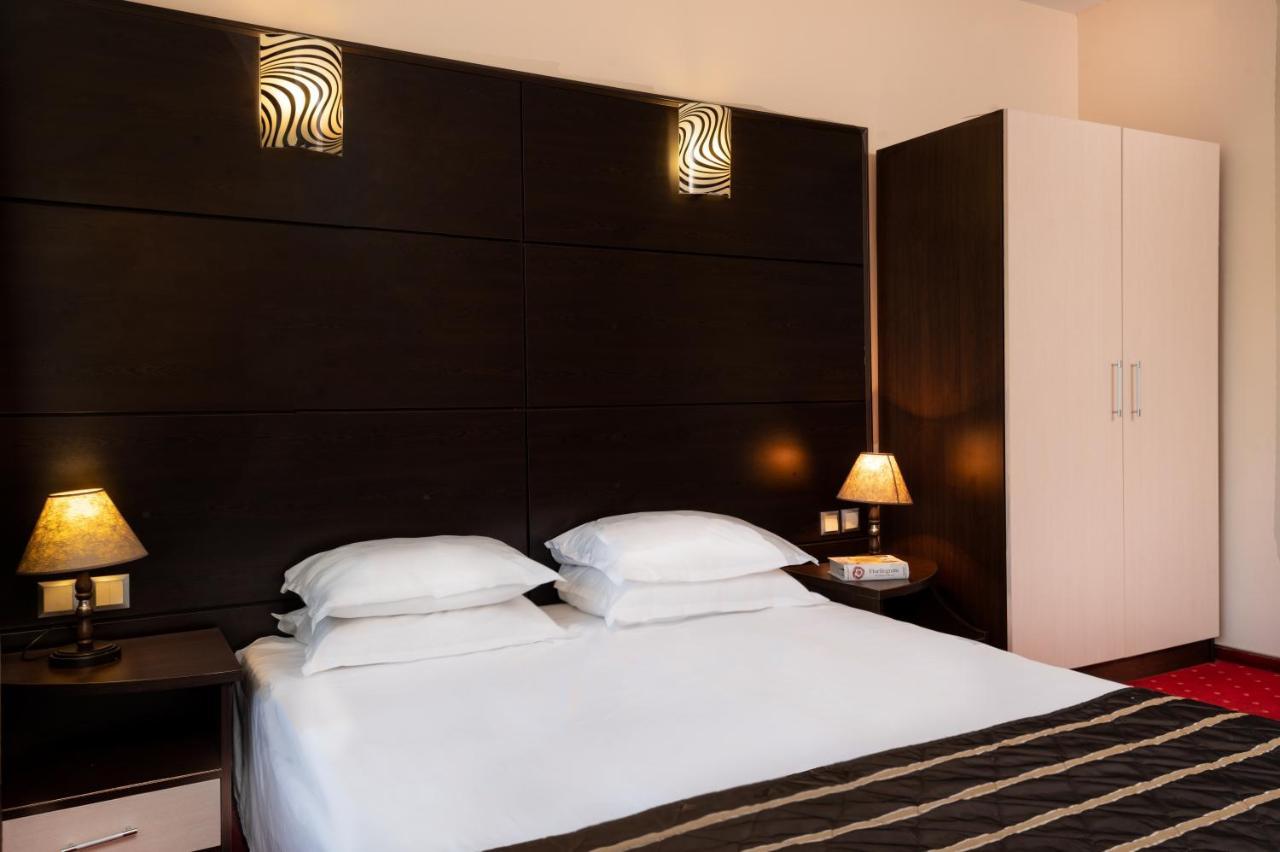 Elpida Hotel โกลเดน แซนส์ ภายนอก รูปภาพ