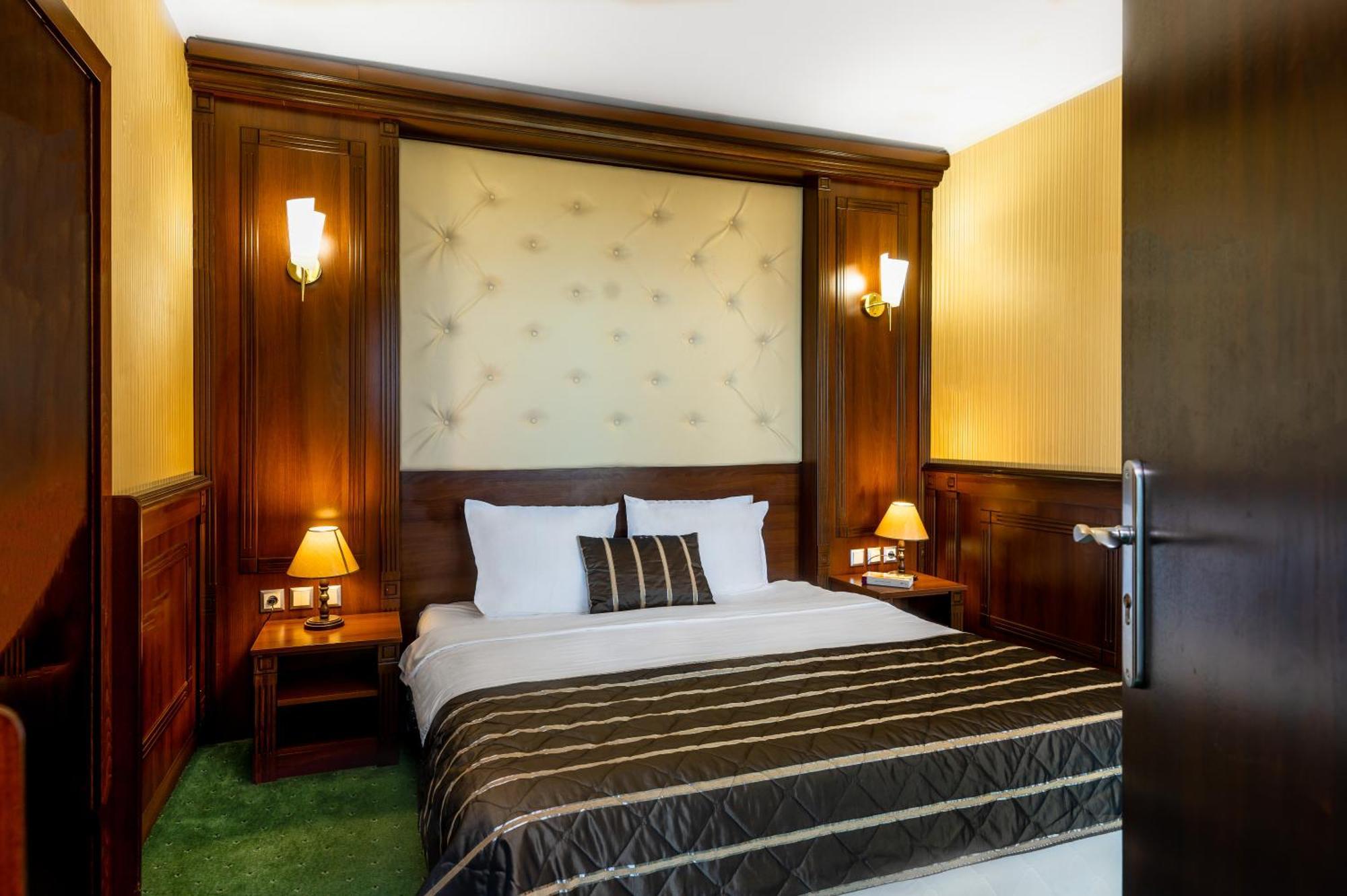 Elpida Hotel โกลเดน แซนส์ ภายนอก รูปภาพ