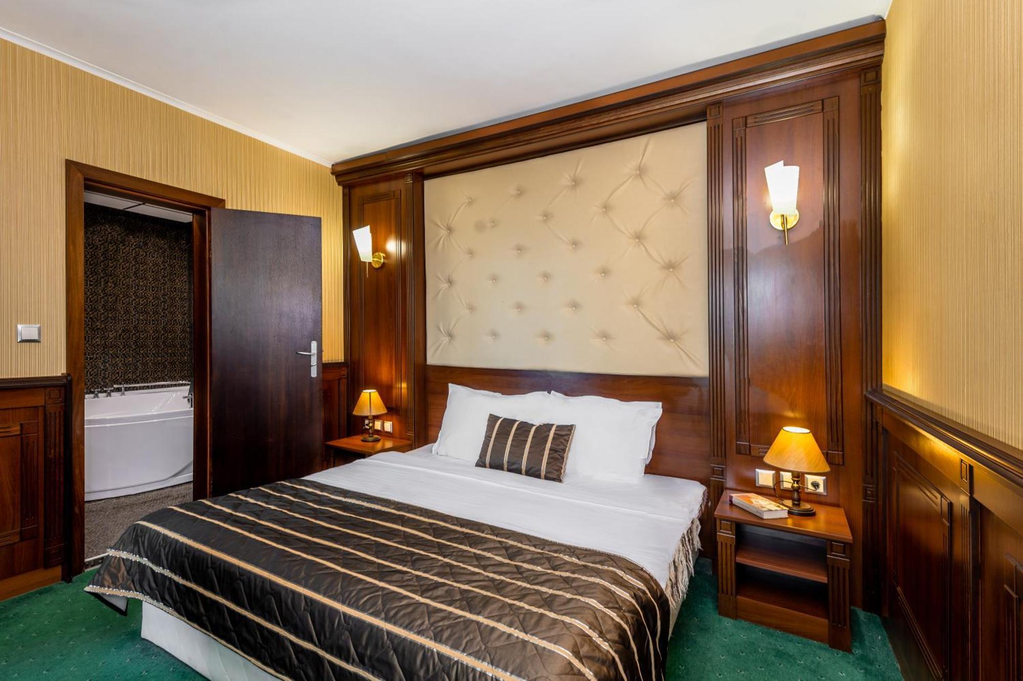 Elpida Hotel โกลเดน แซนส์ ภายนอก รูปภาพ