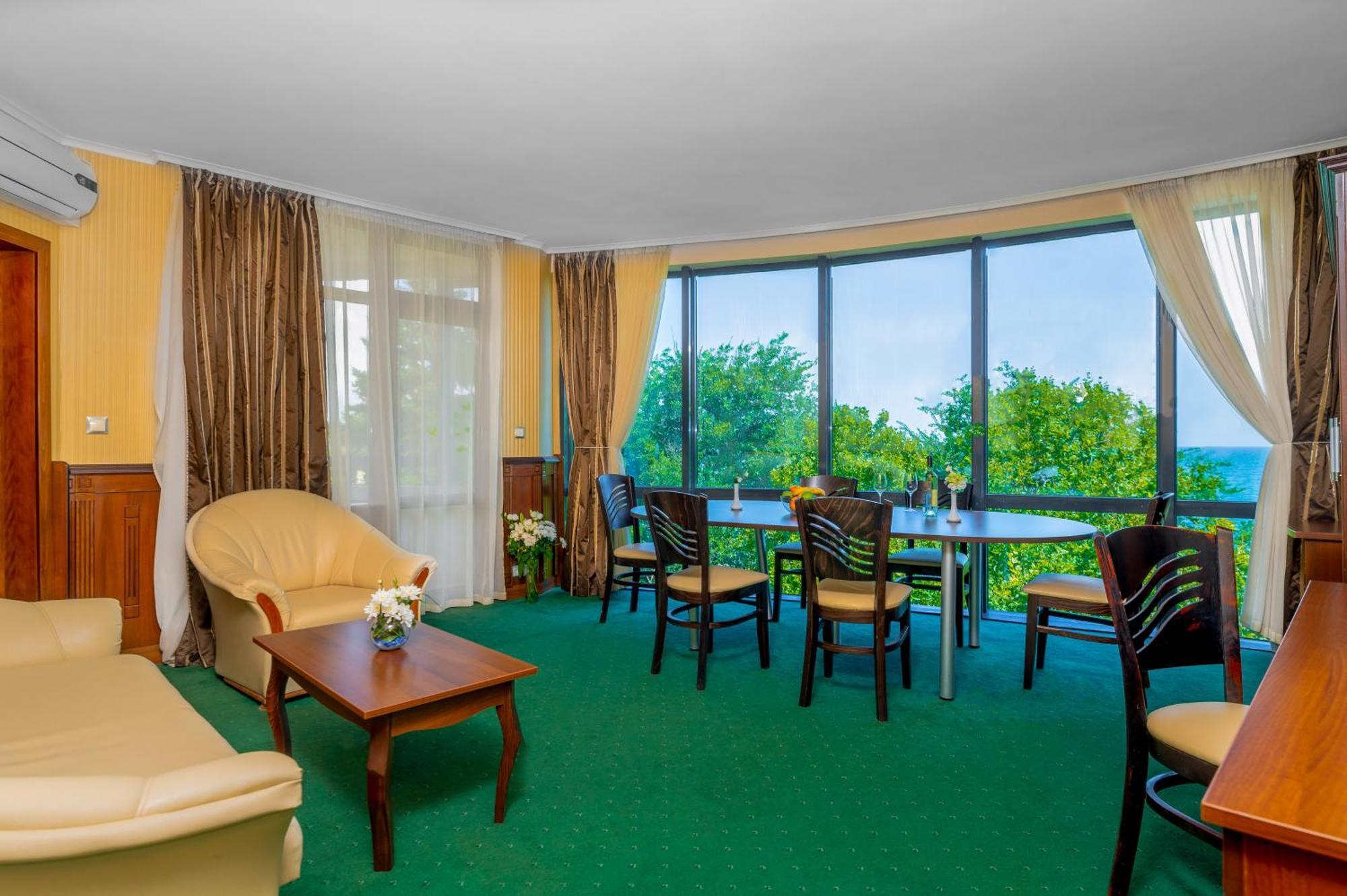 Elpida Hotel โกลเดน แซนส์ ภายนอก รูปภาพ